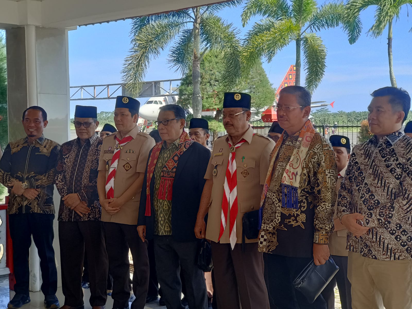 Rektor IAIN Curup dan Kabiro AUAK Sambut Dirjen Pendis serta Stafsus Kemenag RI di Bandara Fatmawati Soekarno