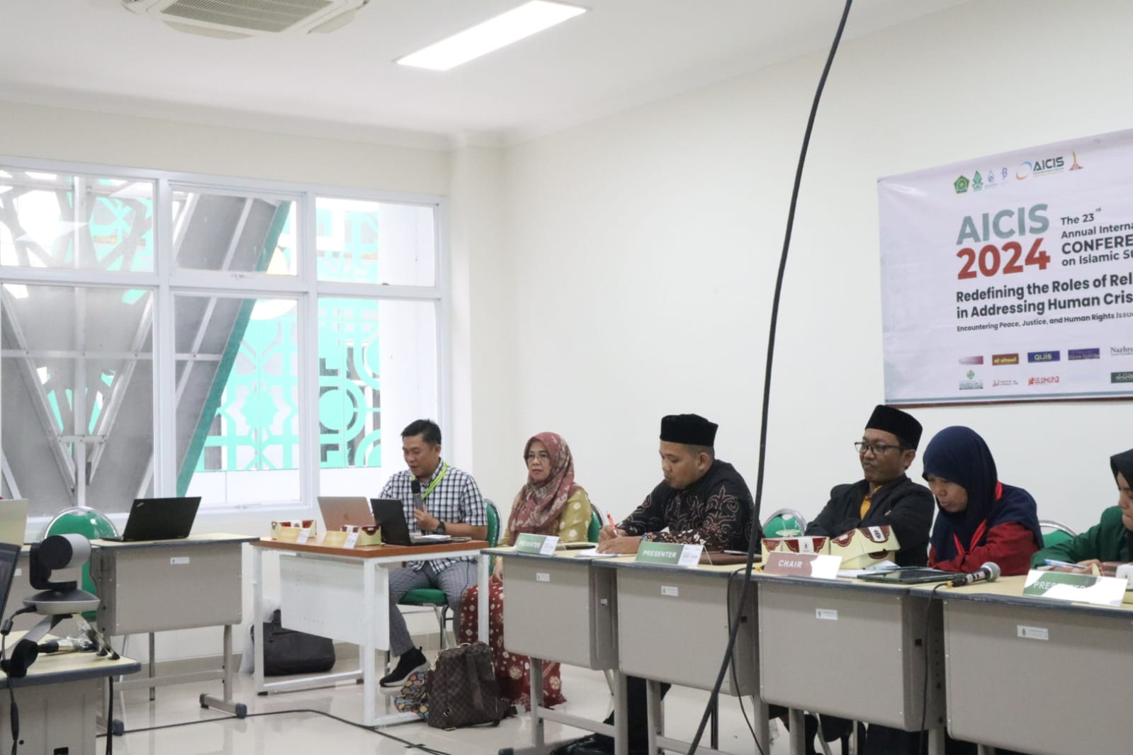 Memukau Rektor IAIN Curup Discussant International Conference Tentang The Rohingya Crisis in the Intersection of Religion, Law, and Politics