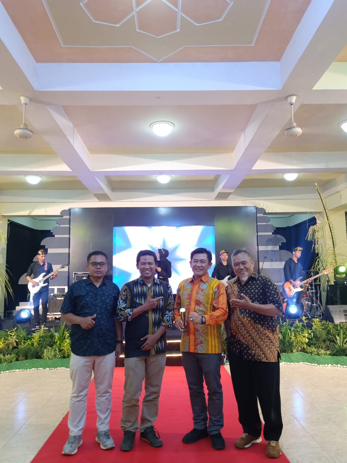 Berkontribusi dalam bidang Pendidikan Rektor IAIN Curup Raih Alumni Awards UMY Tahun 2024