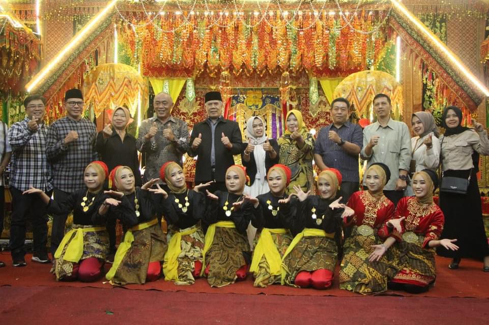 Meriahkan HUT Kota Curup ke-144 Tahun 2024, Mahasiswa IAIN Curup Berhasil Bawa Tropi Pada Ajang Seni Tari dan Band Daerah