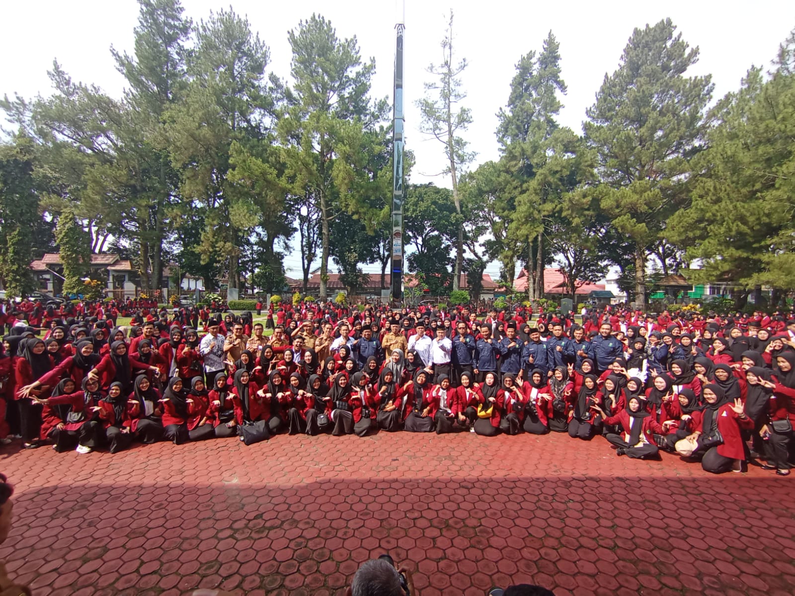 800 Mahasiswa/I IAIN Curup Ikuti Pelepasan dan penyerahan KKN Reguler di Kantor Pemda Kabupaten Rejang Lebong