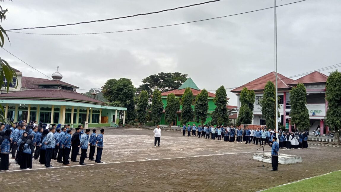 Apel Hormat Bendera: Warek I Ingatkan Kembali Pembayaran UKT dan Evaluasi Diri di Awal tahun