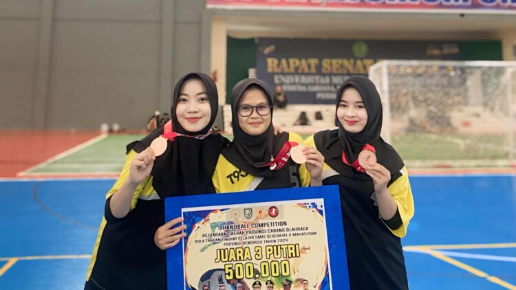 3 Mahasiswi IAIN Curup Raih Medali Perunggu Piala Gubernur Bengkulu dalam Kejuaraan Bola Tangan
