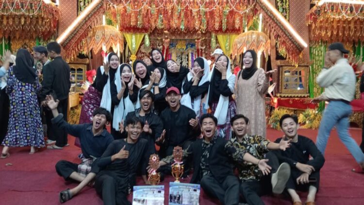 HUT Kota Curup Ke- 144 Kabupaten Rejang Lebong : Mahasiswa IAIN Curup Raih Juara 1 Lomba Teater dan Sutradara Terbaik