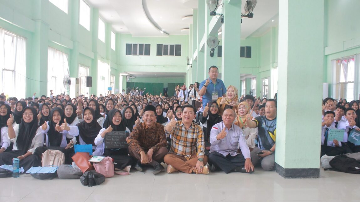 PBAK 2024 : Rektor IAIN Curup sapa dan memberikan motivasi kepada mahasiswa baru